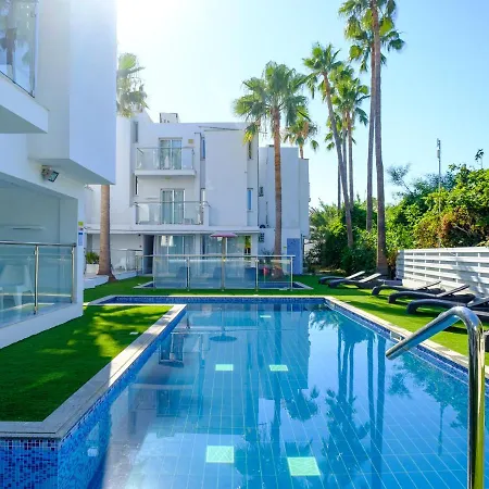 Holiday Home For Sunbathing By The Pool And Nights On The Balcony All Yours