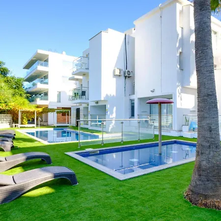 Appartamento Holiday Home For Sunbathing By The Pool And Nights On The Balcony All Yours *