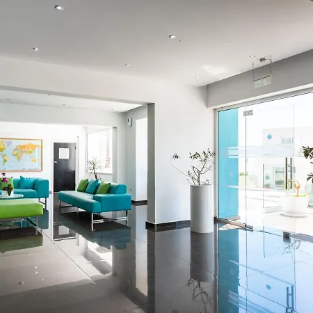 Holiday Home For Sunbathing By The Pool And Nights On The Balcony All Yours * 圣纳帕